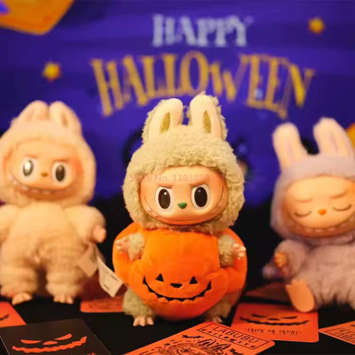 AI Labubu Halloween – Poupée citrouille mignonne avec vêtements et accessoires festifs » 🎃